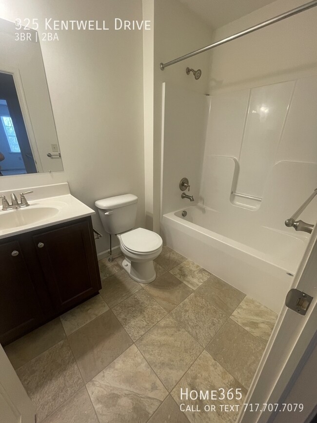 Building Photo - Beautiful 3 bedroom, 2 bathroom now availa...