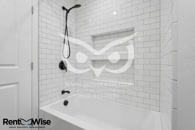Building Photo - Short term lease only
