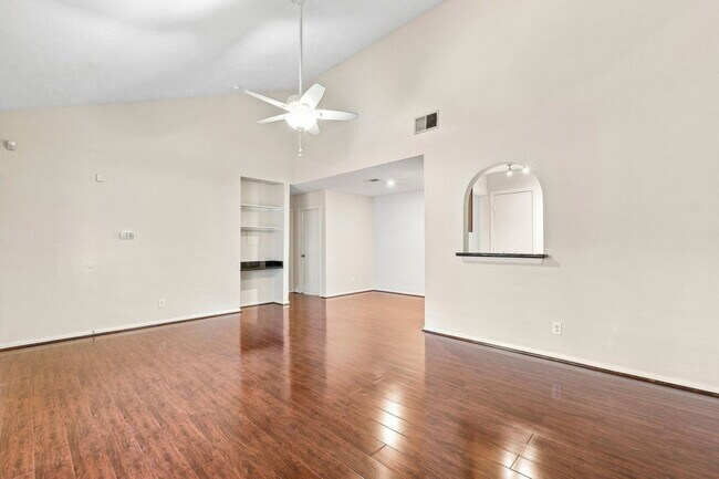 Building Photo - 1100 Augusta Dr