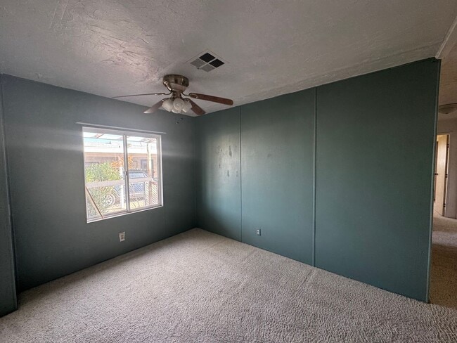 Building Photo - Spacious Rental in Bullhead City