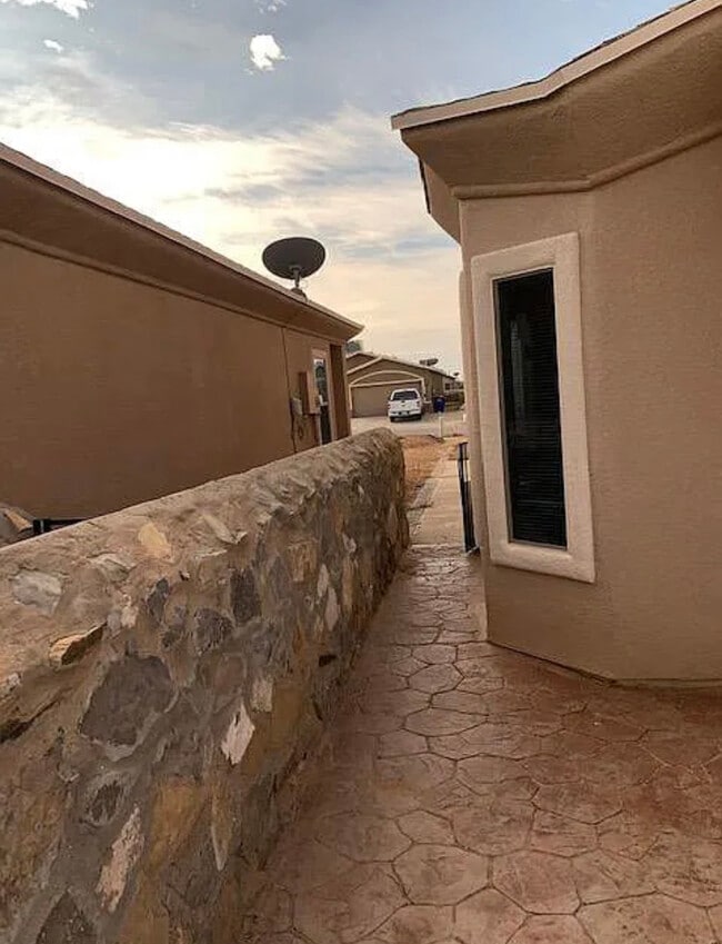 Building Photo - 14207 North Point Ave