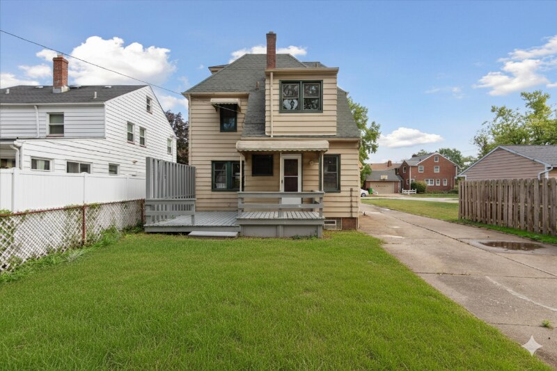 Building Photo - 174 E 196th St