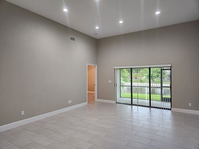 Building Photo - Duplex for rent
