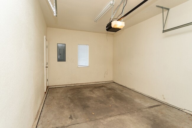 Building Photo - Beautiful Ranch-Style Condo with Attached Garage!!