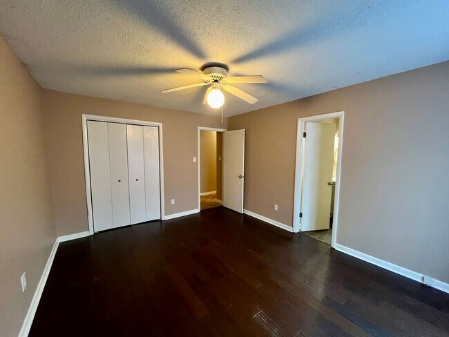 Building Photo - 805 Castalia Dr