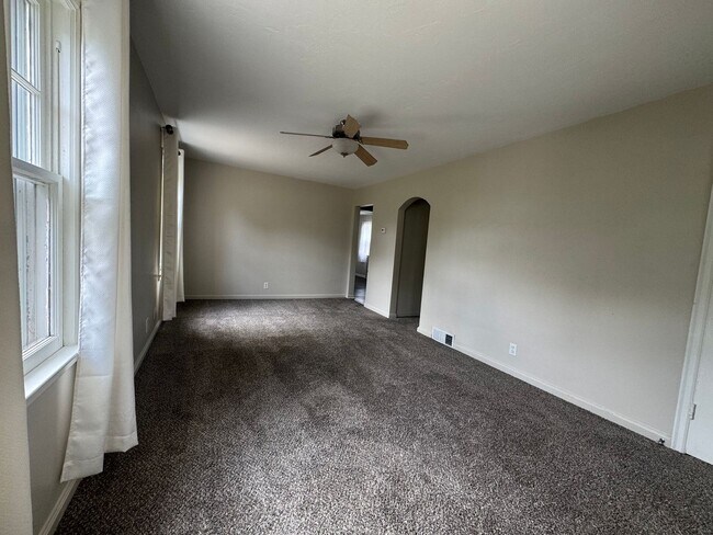 Building Photo - Home For Rent Bellevue.