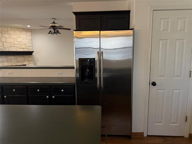 Building Photo - 808 Sunflower Dr