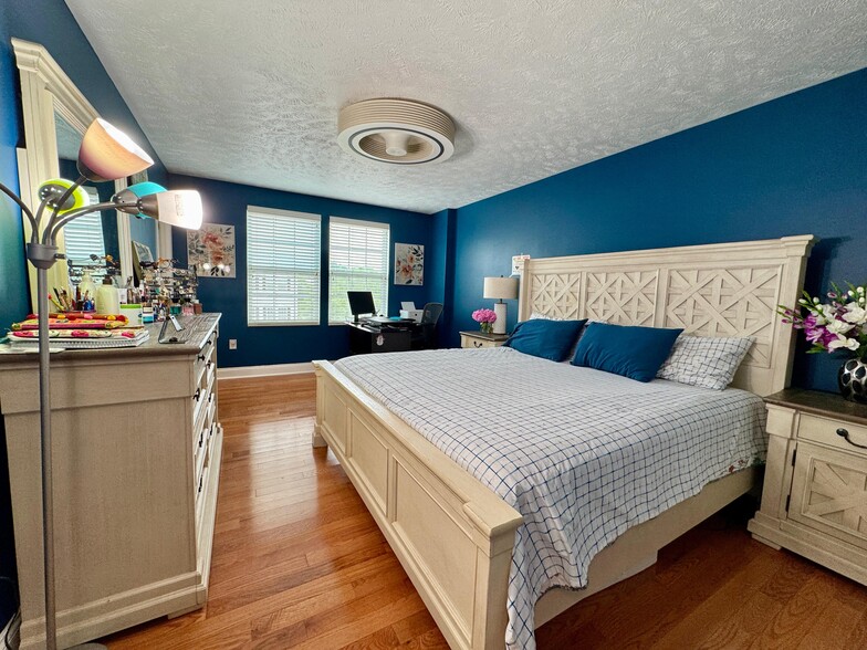 Building Photo - 233 Grace Manor Dr