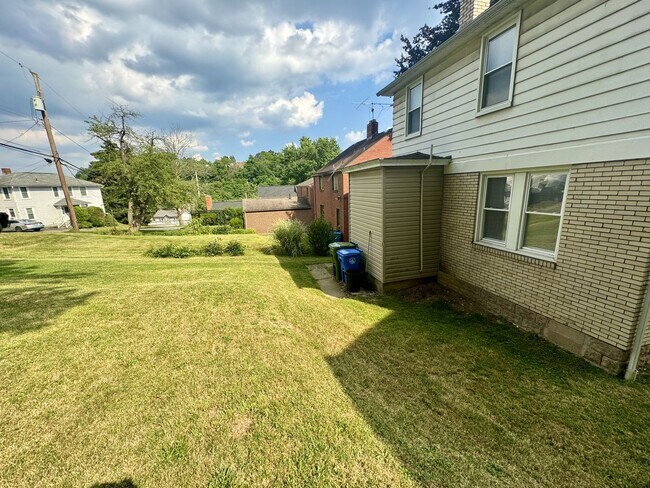 Building Photo - 931 Baldwin St