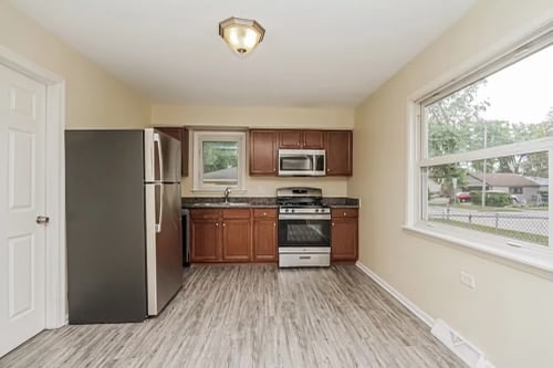 Building Photo - 517 N Biermann Ave