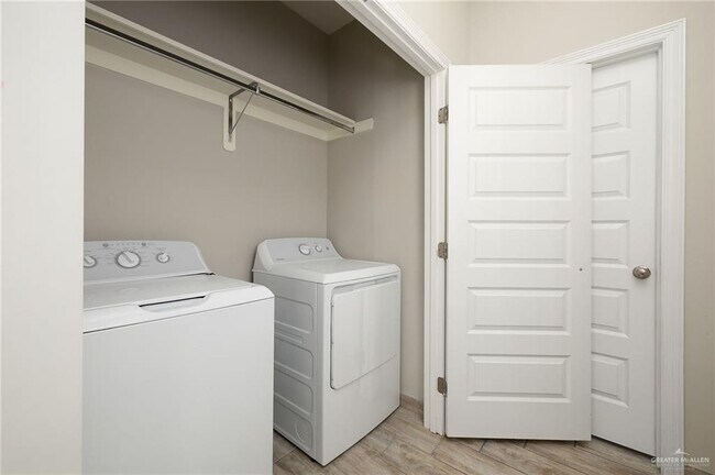 Building Photo - 16 W Harrison Ave