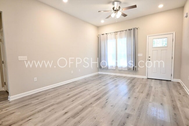 Building Photo - 113 Shady Ln