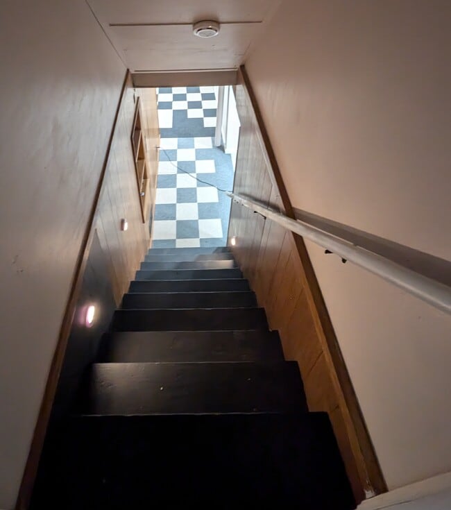 Building Photo - Rutland Ave