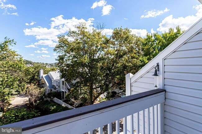 Building Photo - 2911 S Woodstock St