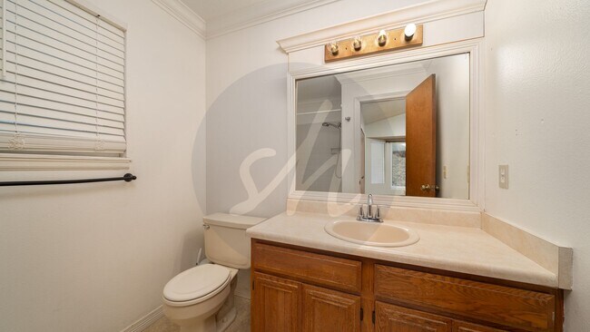 Building Photo - Old Farm Gem