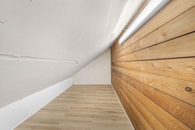 Storage cubby in Second bedroom - 633 Glenview Ave