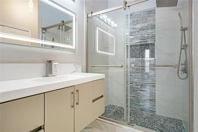 Building Photo - 519 Winthrop Pl