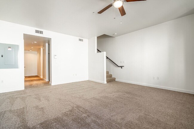 Building Photo - Downtown Condo
