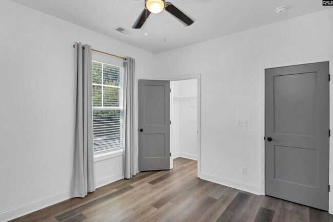 Building Photo - 2035 Rosewood Dr