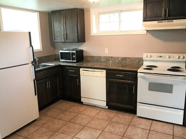 Building Photo - Ground Level Duplex Apartment