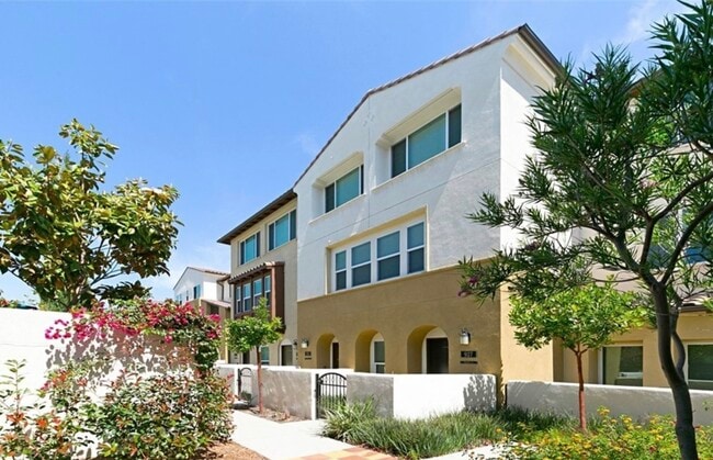 Building Photo - 931 E Drapery Ln