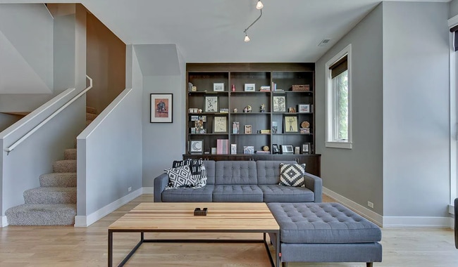 Building Photo - Luxury Downtown Condo!!
