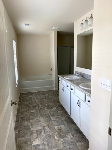 Building Photo - 5420 BARBERRY AVENUE