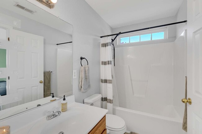 Building Photo - 220 Hinton Ave