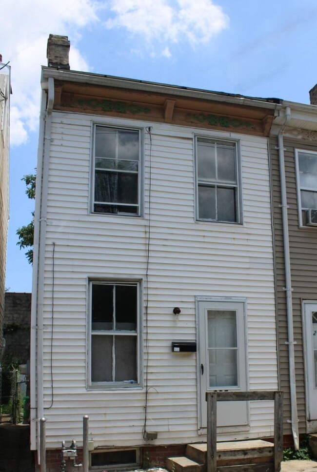 Primary Photo - Duplex