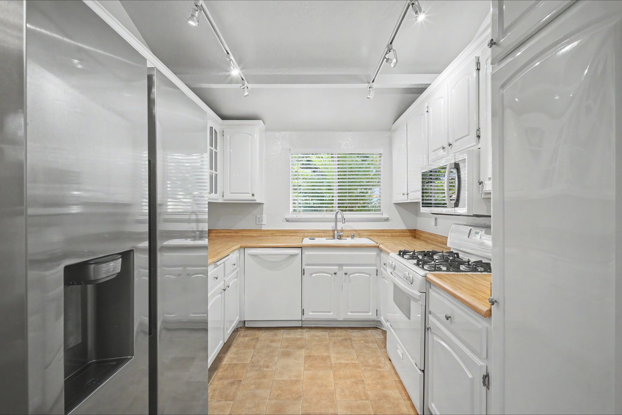 Building Photo - 21019 Gresham St
