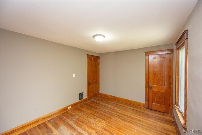 Building Photo - 1112 College Ave