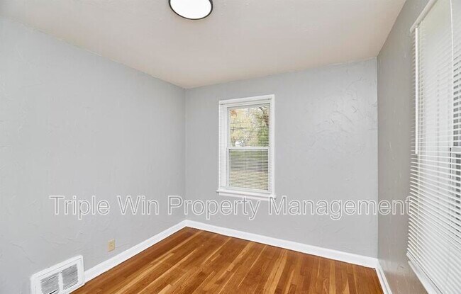 Building Photo - 10128 Ashbrook Dr