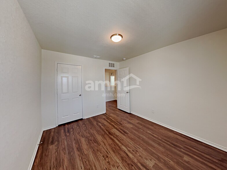 Building Photo - 261 Mistflower