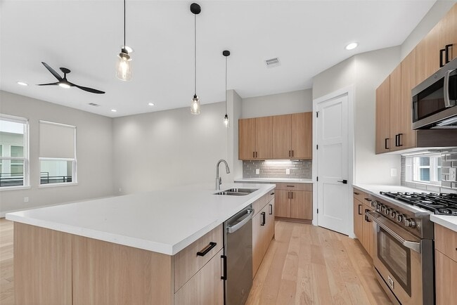 Building Photo - 2511 N MacGregor Way