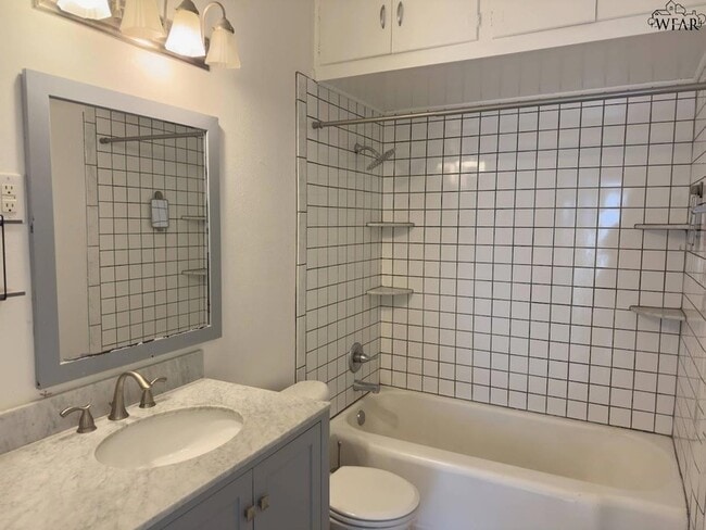 Building Photo - 1817 Ardath Ave