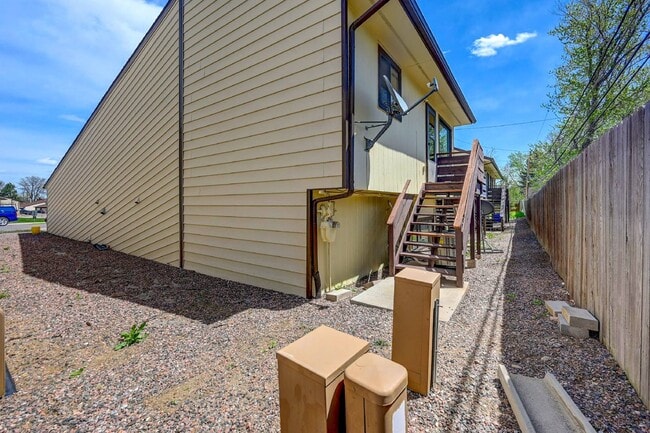 Building Photo - $2,250 - 2 Bed, 2 Bath Townhome in Lakewoo...