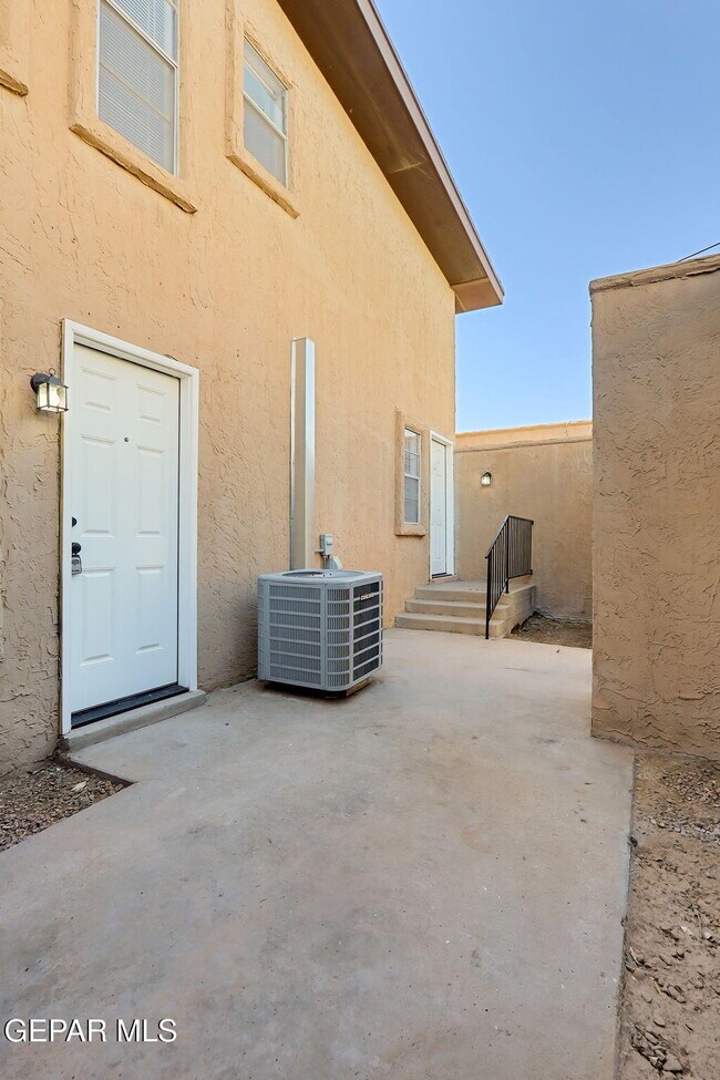 Building Photo - 11100 Vista Lago Pl
