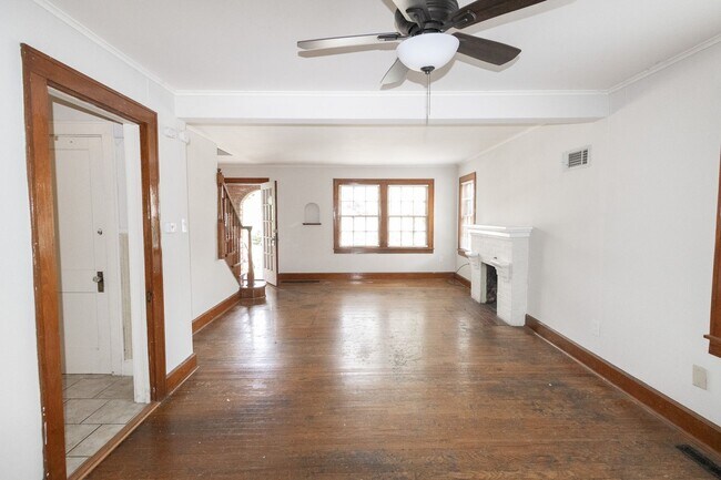 Building Photo - Charming 3 bed | 2 bath home in the heart ...