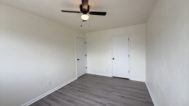 Building Photo - 9634 Elnora St