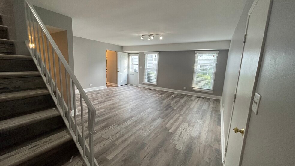 Building Photo - 2541 Prairieview Ln S