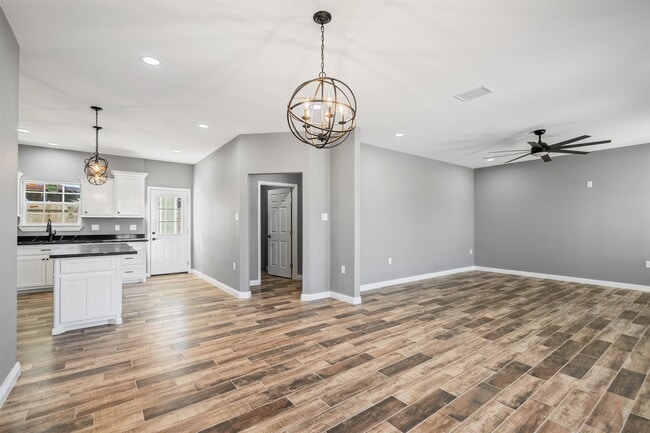 Building Photo - 601 Ave V
