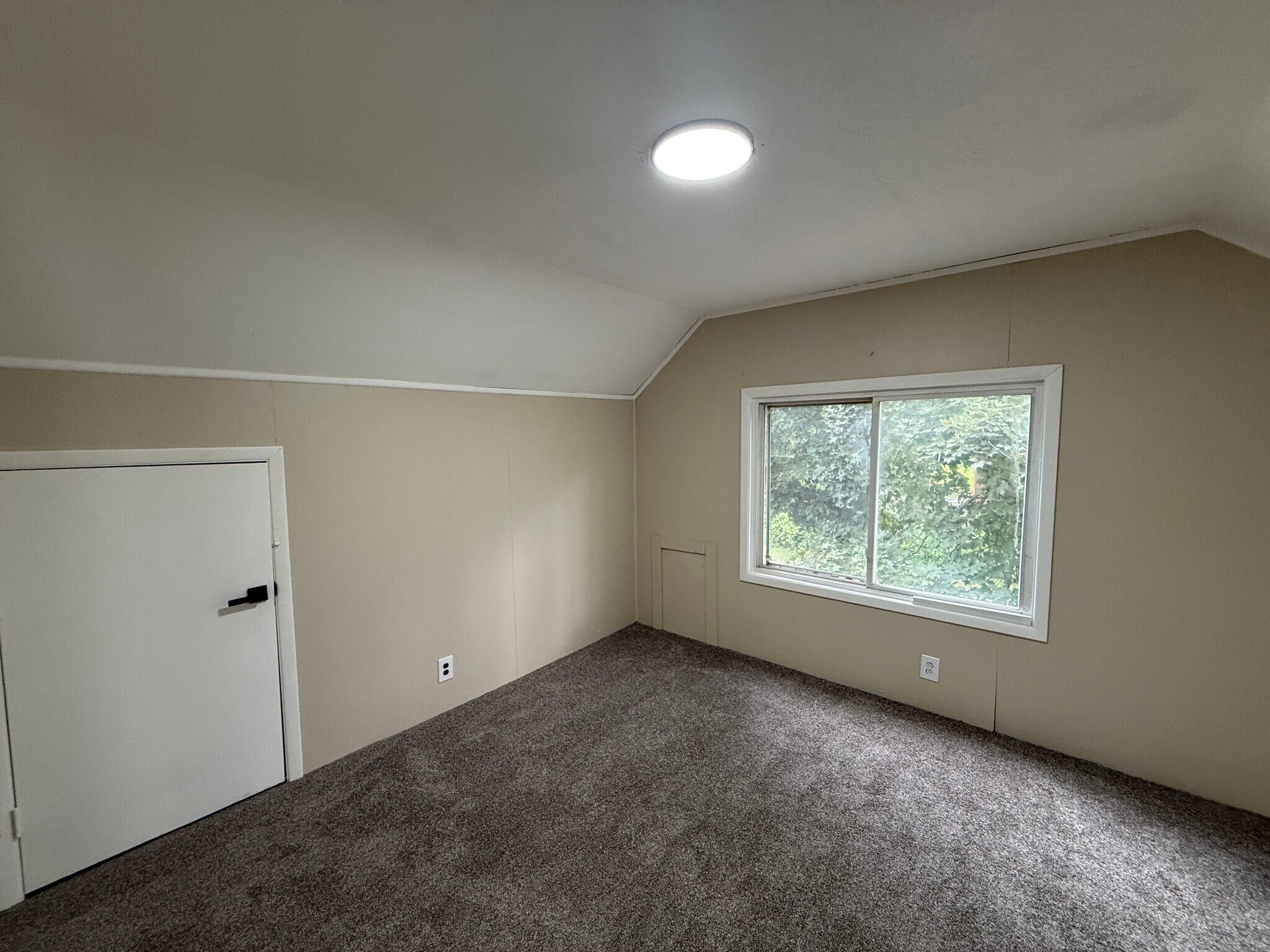 Building Photo - 5636 Drake Ave