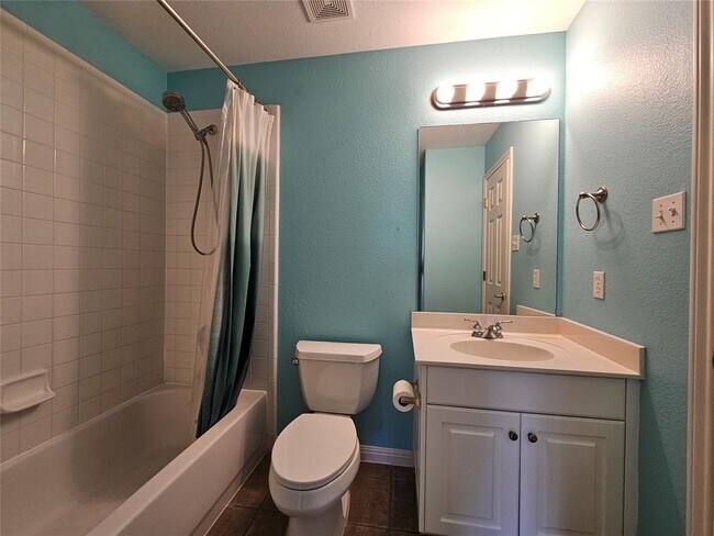 Building Photo - 2612 Zambia Dr