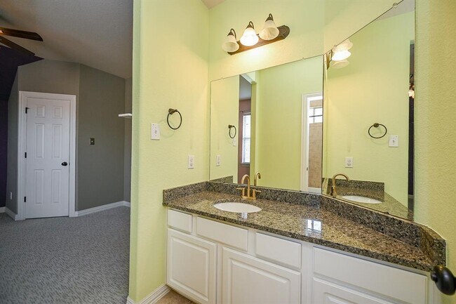 Building Photo - 5426 Humboldt Park Ln