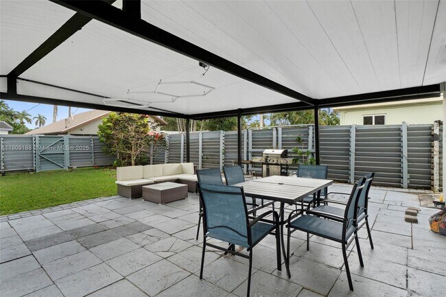 Building Photo - 1101 N 14th Ave