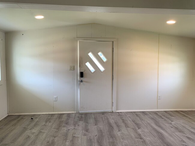 Building Photo - 302 Fairmount Ave