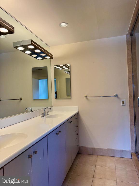 Building Photo - 8233 Fairview Rd