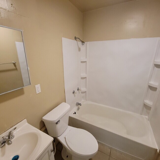 Building Photo - 3 Bedroom only a couple of blocks from popular Washington Park