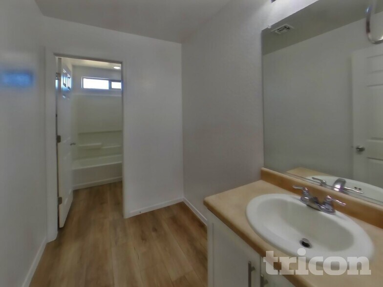 Building Photo - 4122 W Federal Way