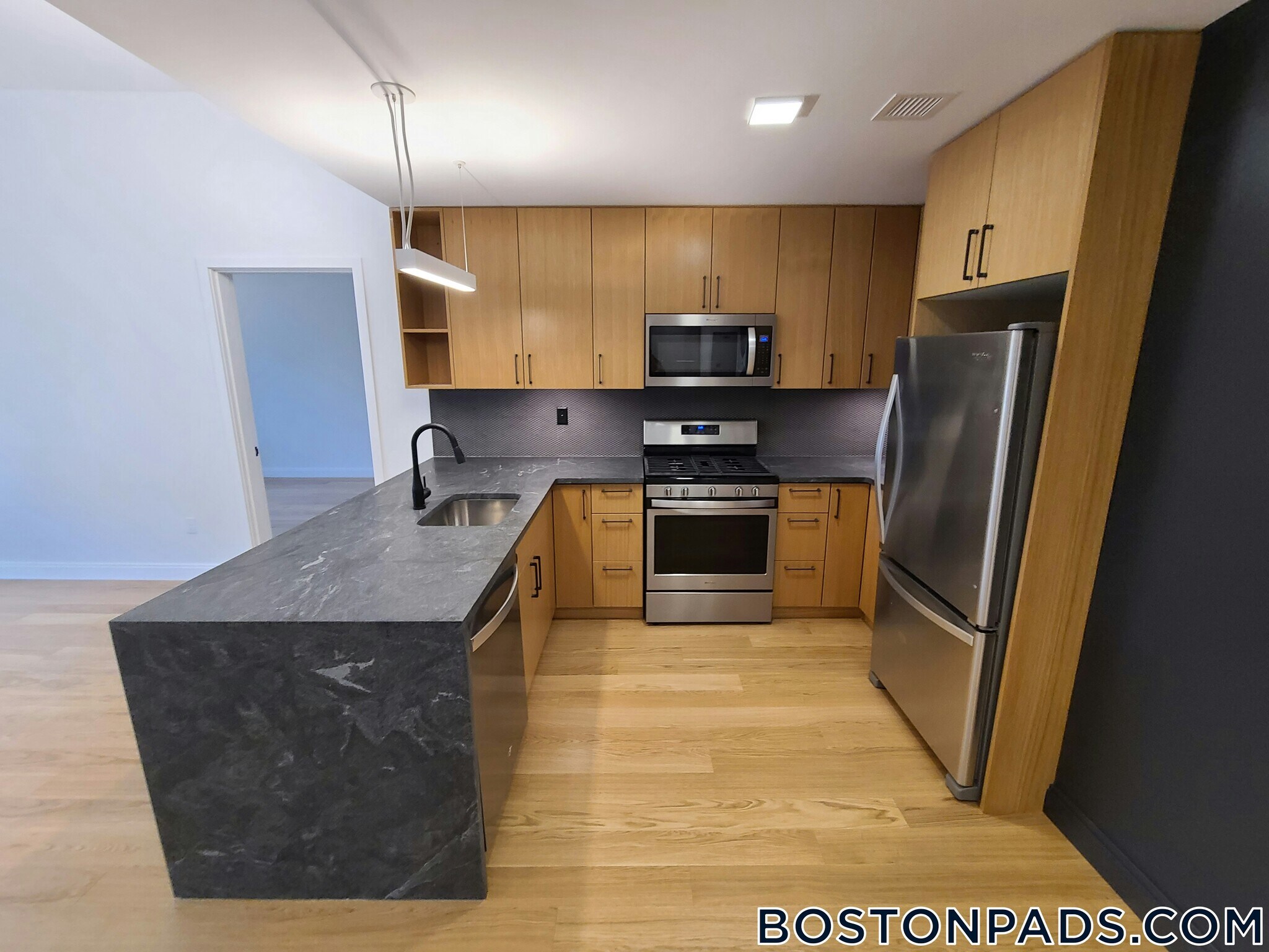 Building Photo - 83 Gardner St